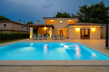 4-Bedroom Villa in Svetvinčenat for 8 Guests