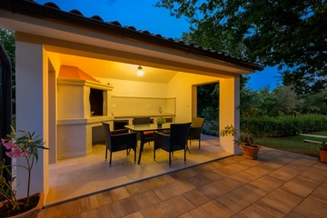 4-Bedroom Villa in Svetvinčenat for 8 Guests