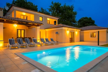 4-Bedroom Villa in Svetvinčenat for 8 Guests