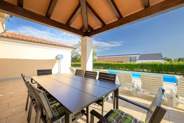 4-Bedroom Villa in Svetvinčenat for 8 Guests