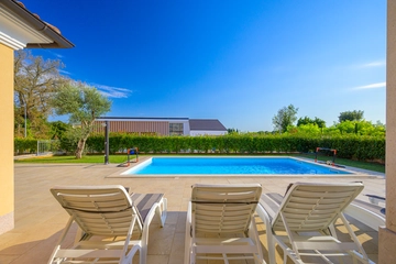 4-Bedroom Villa in Svetvinčenat for 8 Guests