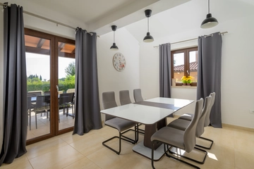 4-Bedroom Villa in Svetvinčenat for 8 Guests
