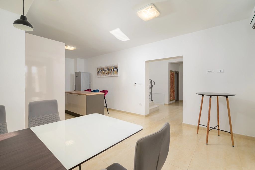 4-Bedroom Villa in Svetvinčenat for 8 Guests
