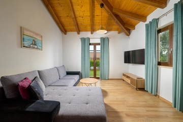 4-Bedroom Villa in Svetvinčenat for 8 Guests