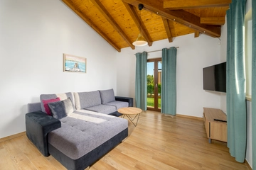 4-Bedroom Villa in Svetvinčenat for 8 Guests