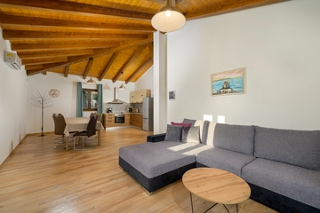 4-Bedroom Villa in Svetvinčenat for 8 Guests