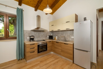 4-Bedroom Villa in Svetvinčenat for 8 Guests