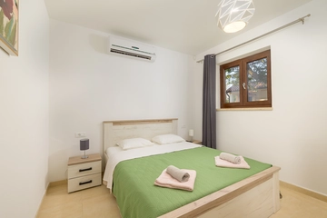 4-Bedroom Villa in Svetvinčenat for 8 Guests