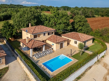 4-Bedroom Villa in Svetvinčenat for 8 Guests