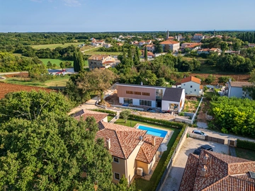 4-Bedroom Villa in Svetvinčenat for 8 Guests