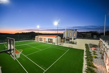 4-Bedroom Villa in Vižinada (Sleeps 8)