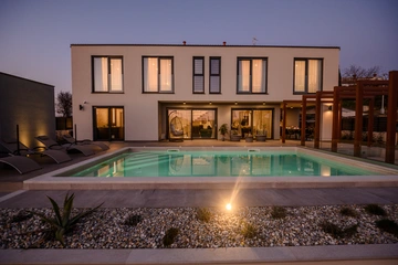 4-Bedroom Villa in Vižinada (Sleeps 8)