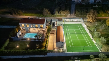 4-Bedroom Villa in Vižinada (Sleeps 8)