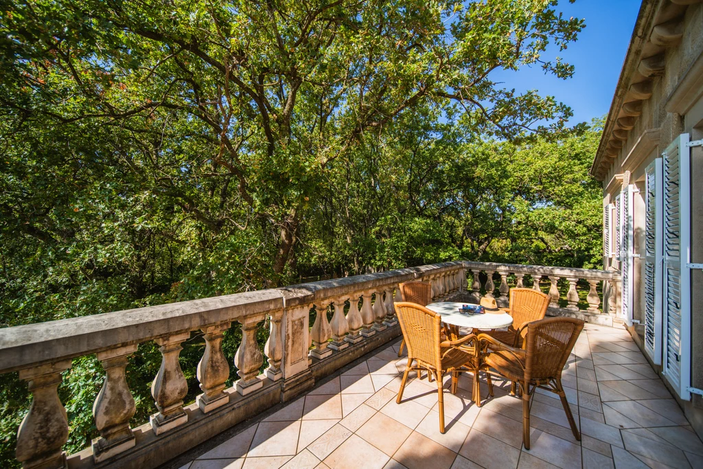 4-Bedroom Villa with Private Heated Pool in Čilipi