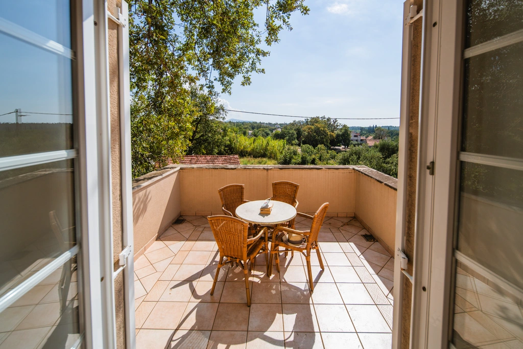 4-Bedroom Villa with Private Heated Pool in Čilipi