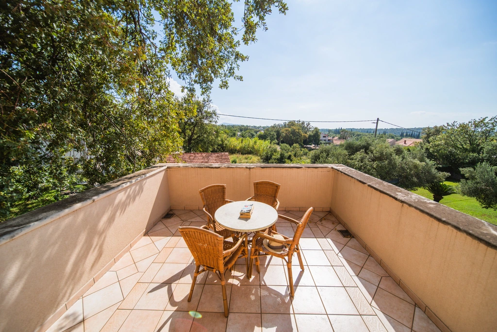 4-Bedroom Villa with Private Heated Pool in Čilipi