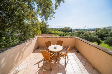 4-Bedroom Villa with Private Heated Pool in Čilipi