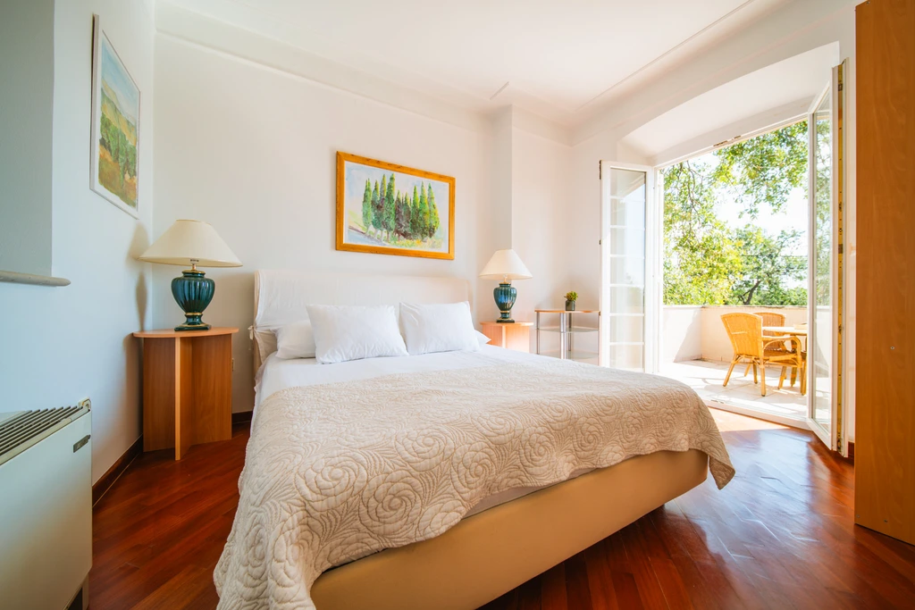 4-Bedroom Villa with Private Heated Pool in Čilipi