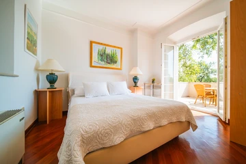 4-Bedroom Villa with Private Heated Pool in Čilipi