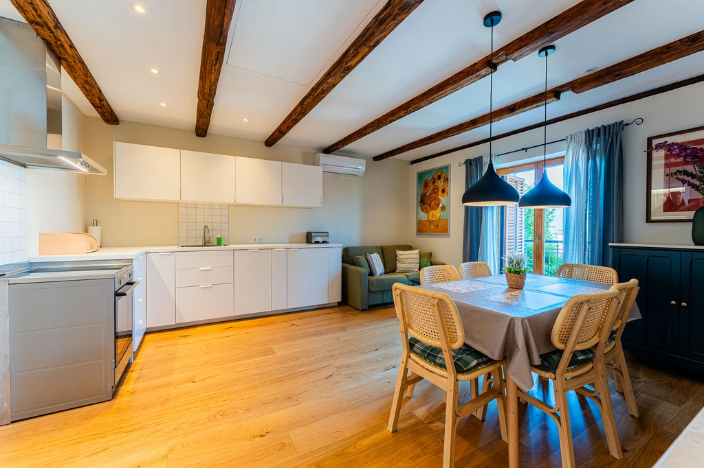 Zagreb 2-Bedroom Apartment with Small Balcony