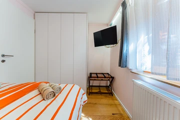 Zagreb 2-Bedroom Apartment with Small Balcony