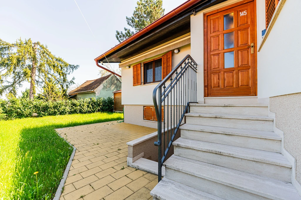Zagreb 2-Bedroom Apartment with Small Balcony
