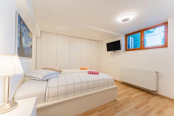 Zagreb 1-Bedroom Apartment for 2 Guests