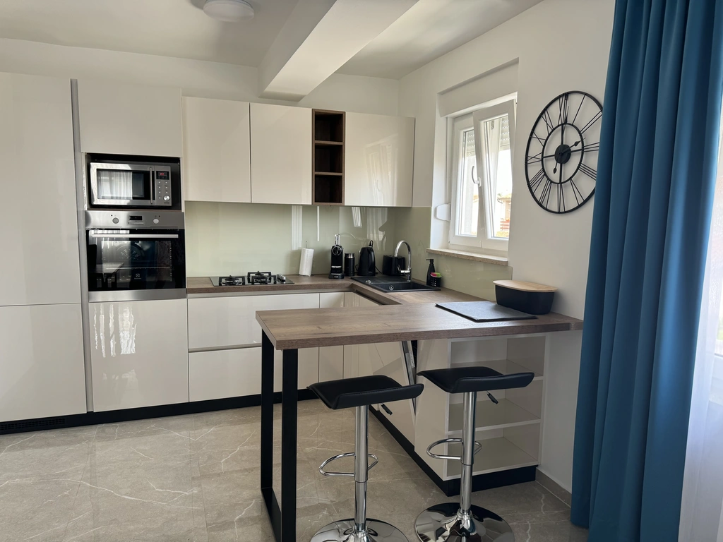 Apartment in Pula for 6 Guests with Pool View Terrace