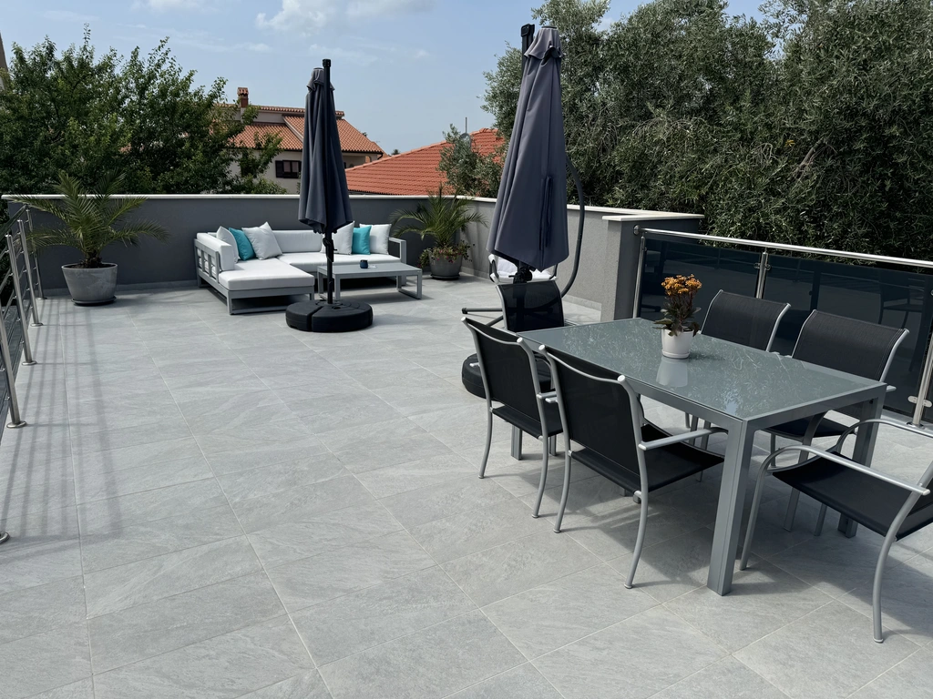 Apartment in Pula for 6 Guests with Pool View Terrace