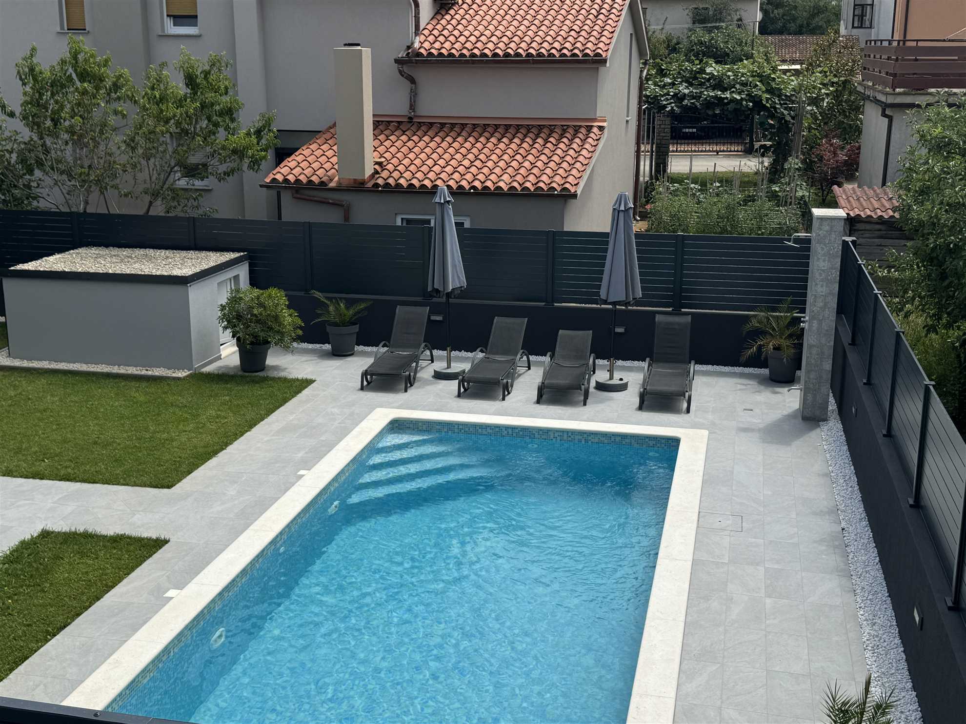 Apartment Lena with pool