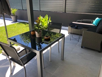 Ground-Floor 1-Bedroom Apartment with Pool View in Pula