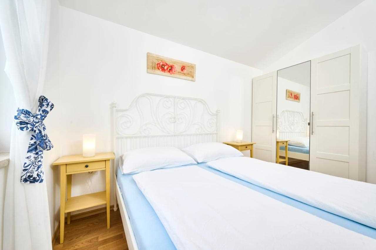 Apartman Elia 2 sa bazenom