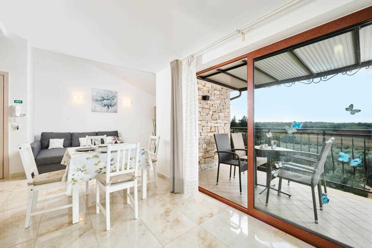 Apartman Elia 2 sa bazenom