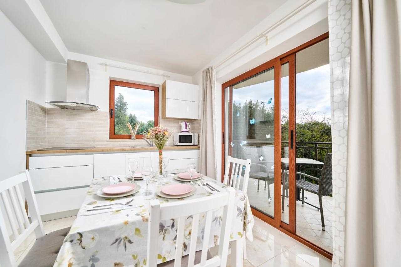 Apartman Elia 2 sa bazenom