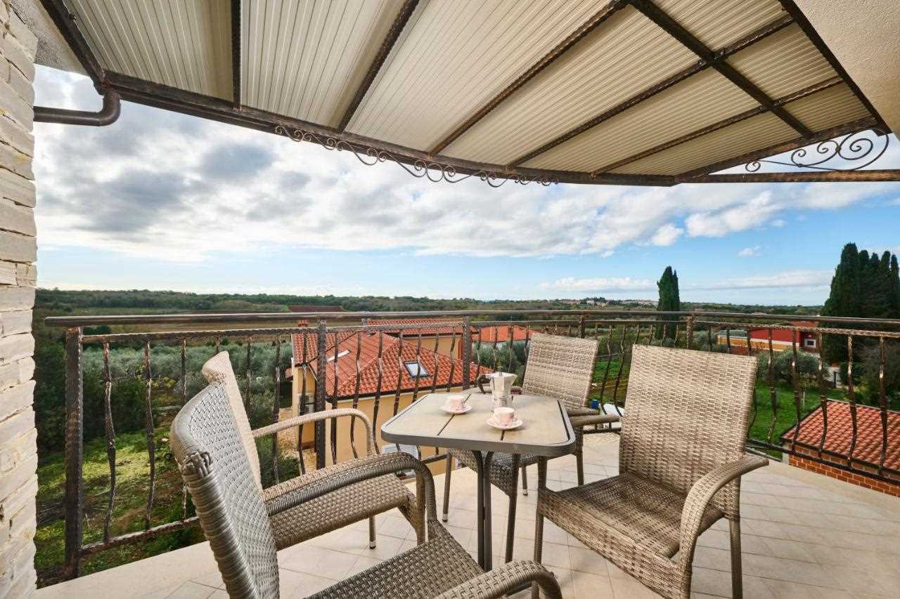 Apartman Elia 2 sa bazenom