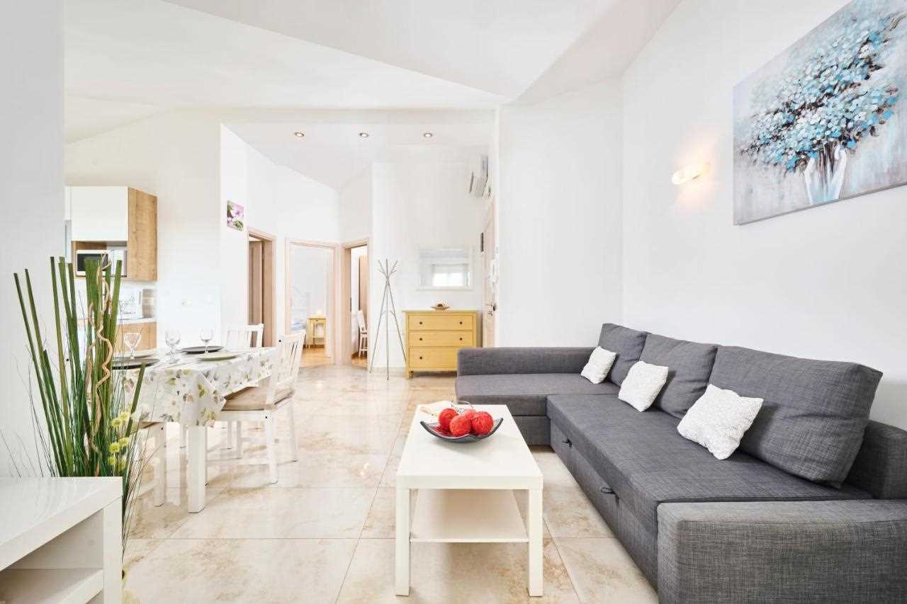 Apartman Elia 2 sa bazenom