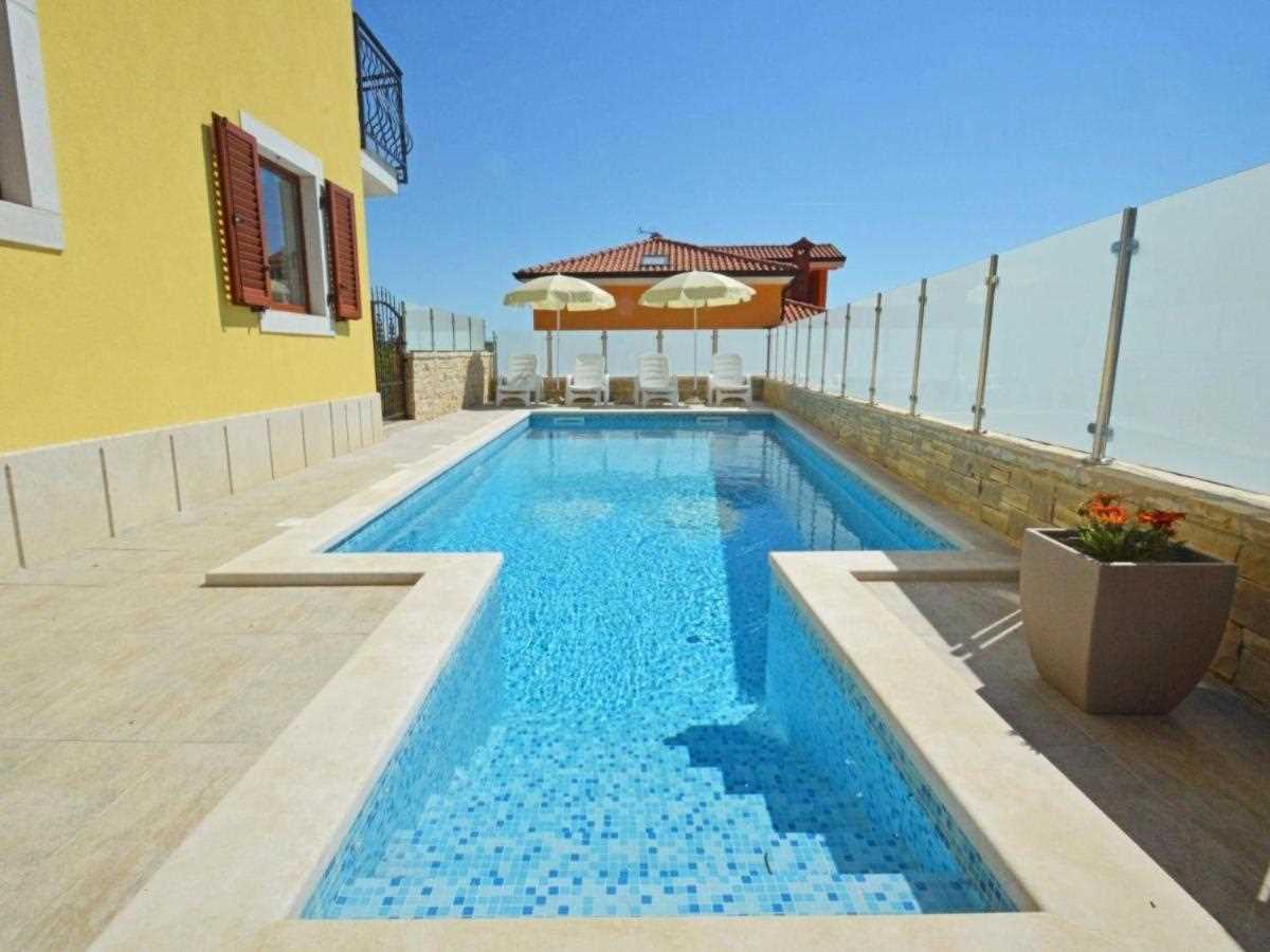Apartman Elia 2 sa bazenom