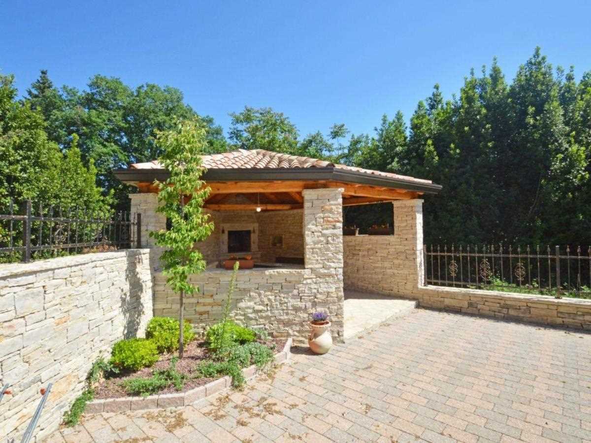 Apartman Elia 2 sa bazenom