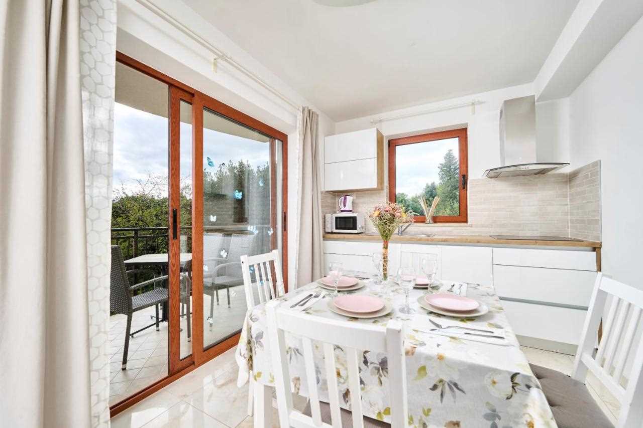 Apartman Elia 2 sa bazenom