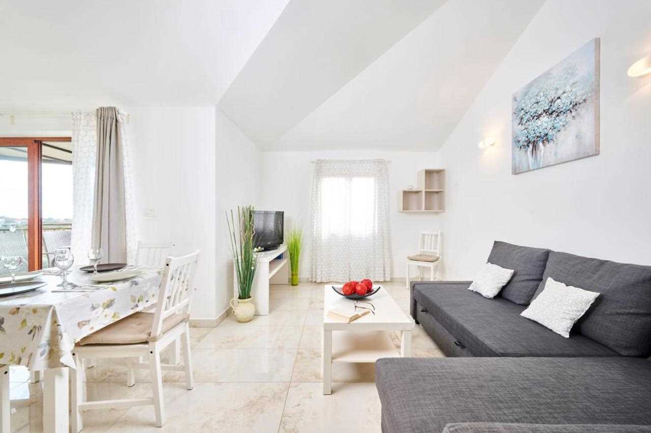 Apartman Elia 2 sa bazenom