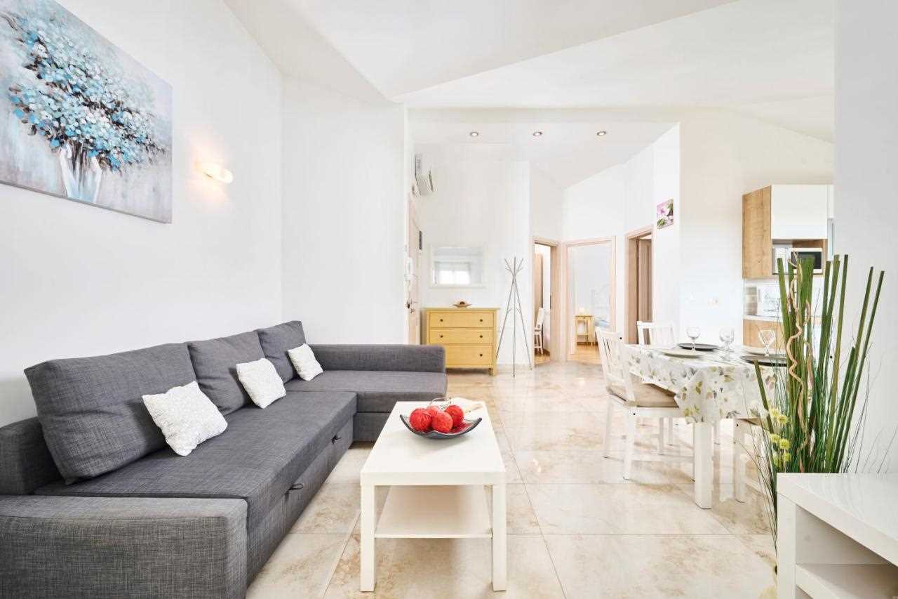 Apartman Elia 2 sa bazenom
