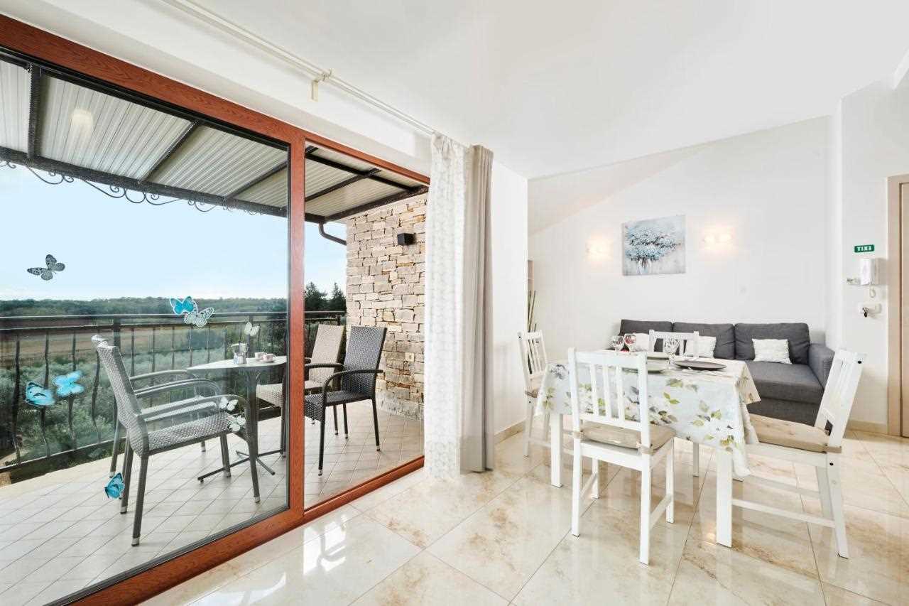 Apartman Elia 2 sa bazenom