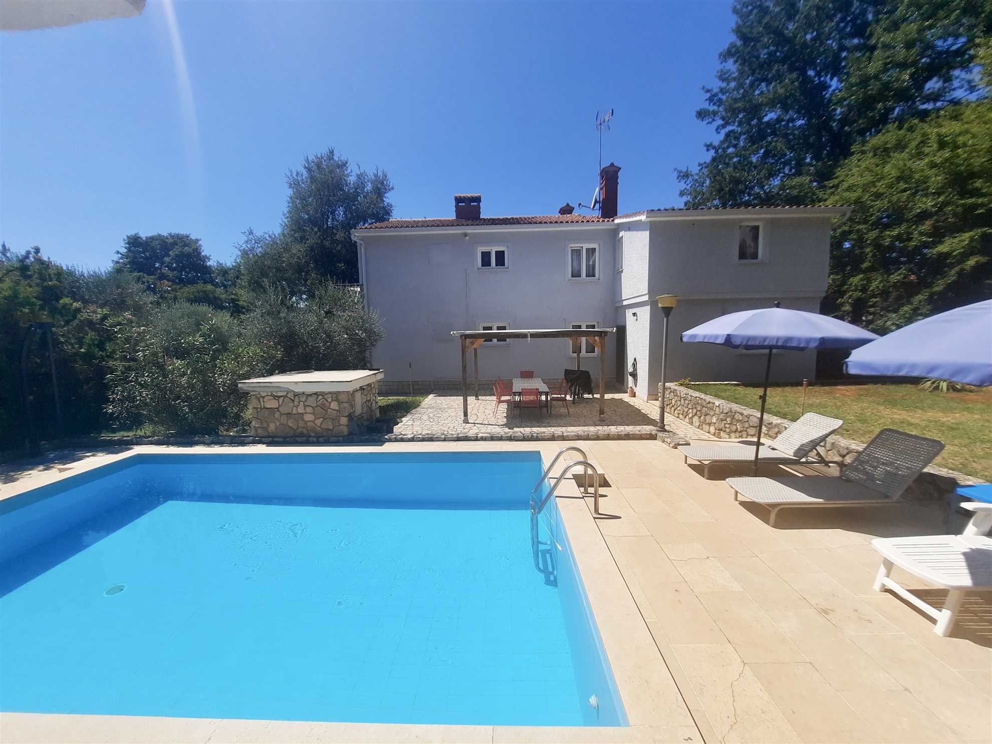 Apartment G&G Orange with swimming pool