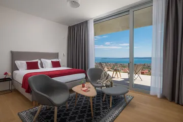 6-Bedroom Villa with Heated Pool in Kaštel Stari