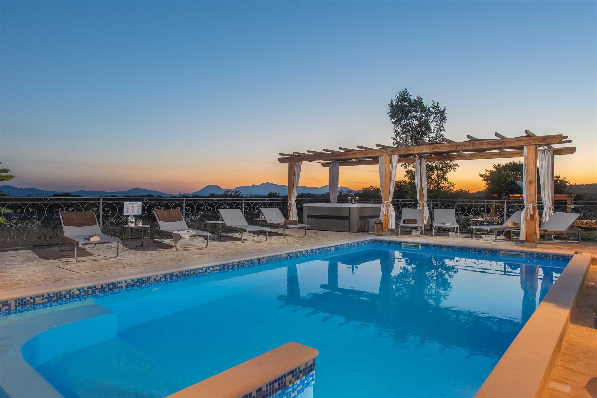 Villa Unika heated Pool, Jacuzzi, Sauna