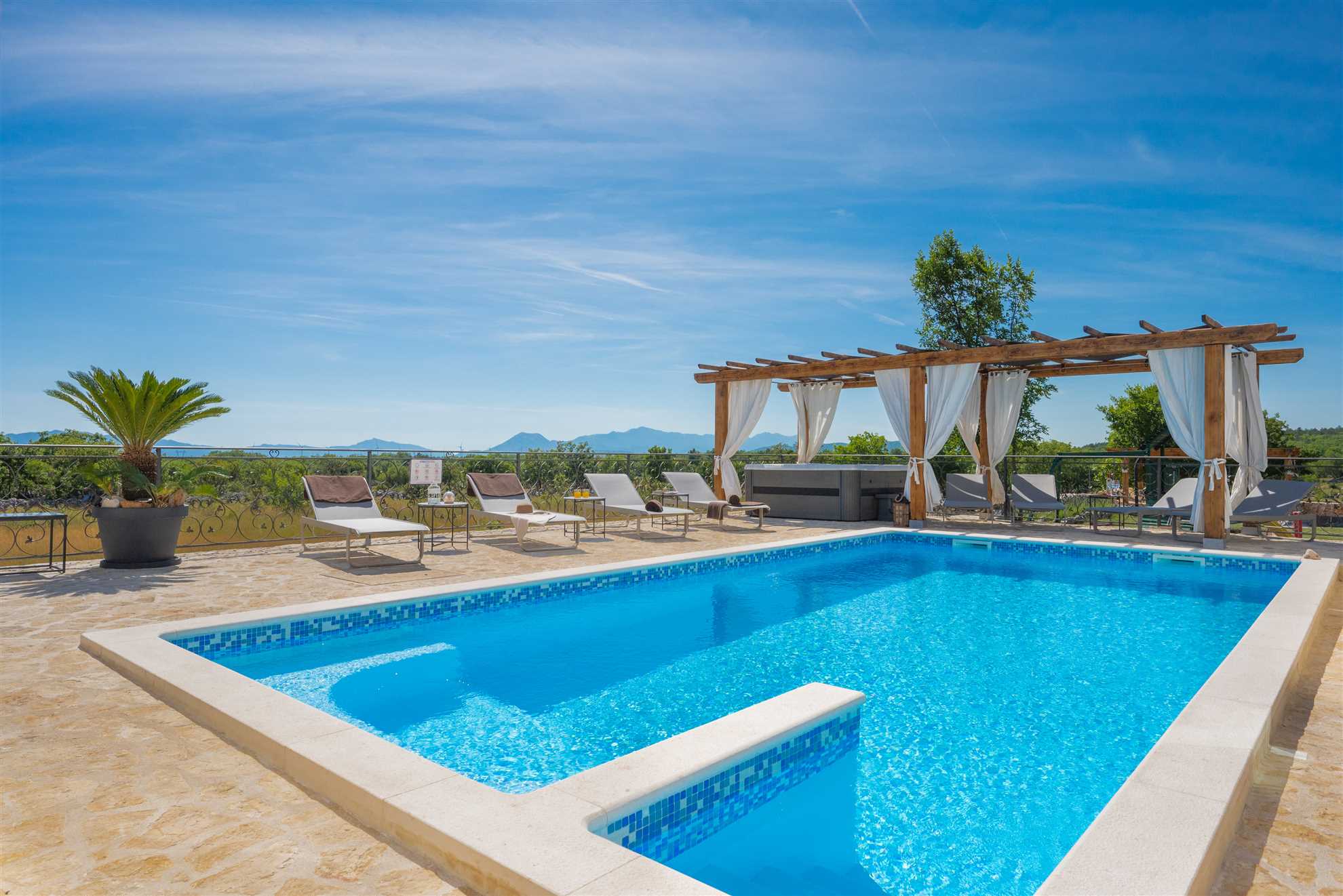 Villa Unika heated Pool, Jacuzzi, Sauna