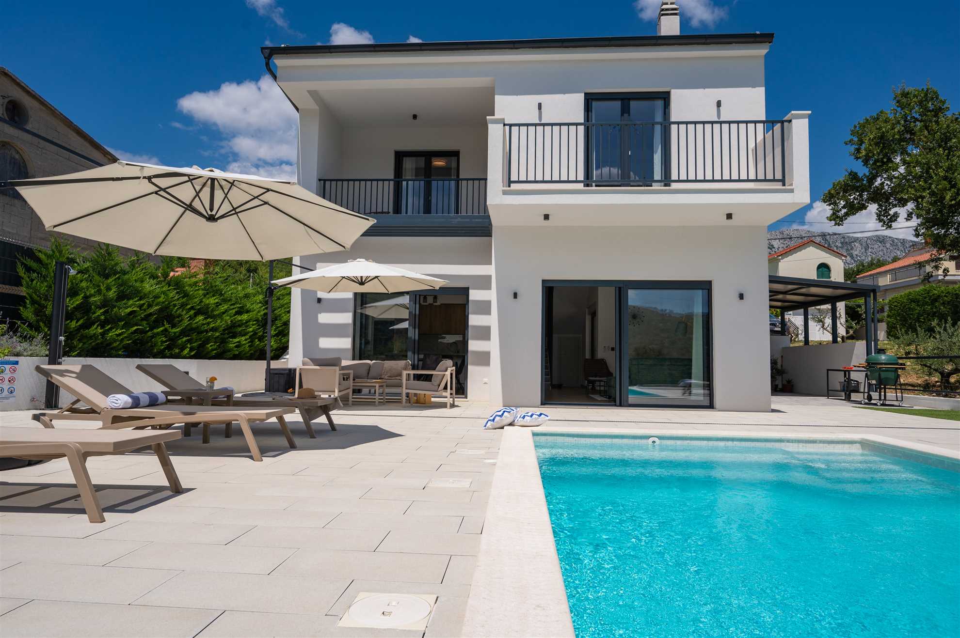 New! Villa Nacle with heated Pool