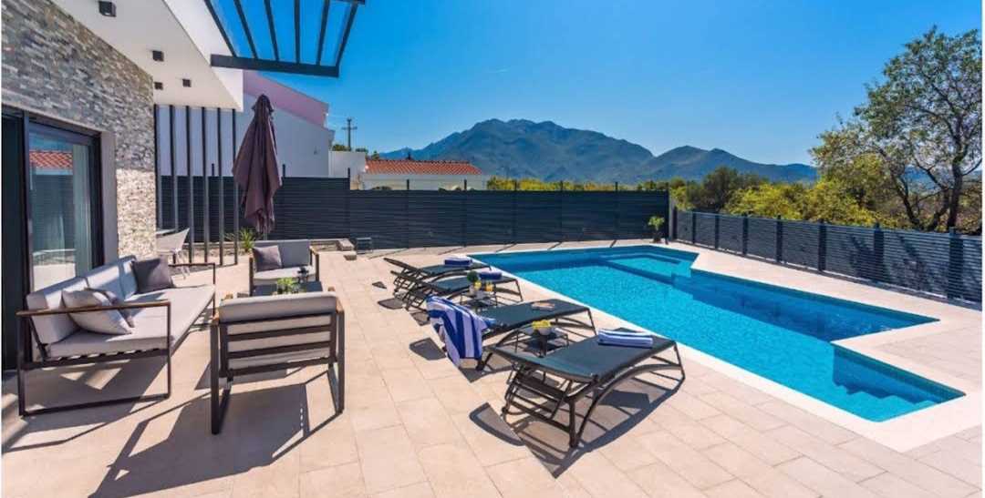 Villa Casa Mia Luxury Retreat with Heated Pool