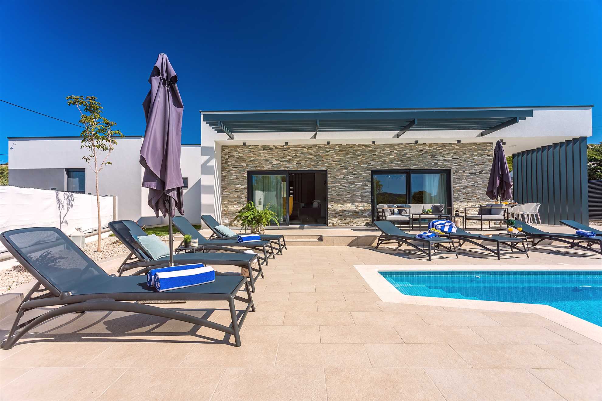 Villa Casa Mia Luxury Retreat with Heated Pool