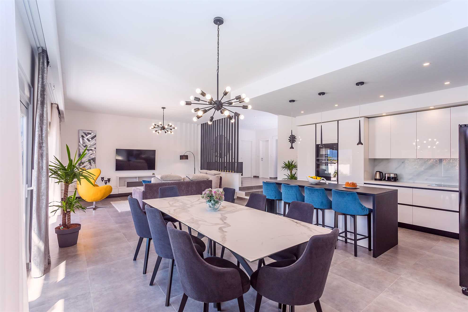 Villa Casa Mia Luxury Retreat with Heated Pool